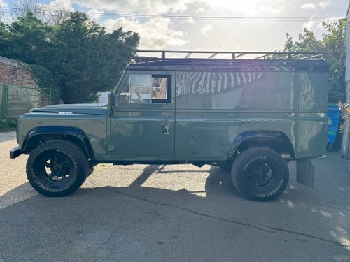 Land Rover Defender 110 300Tdi