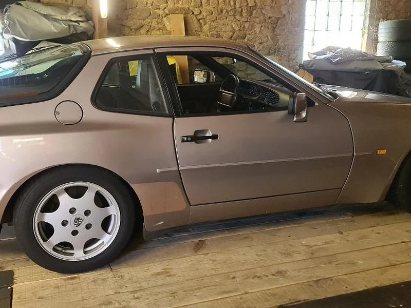 Porsche 944 Turbo Cup Car