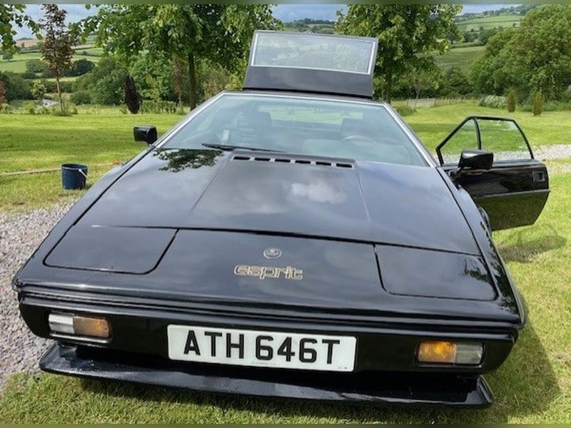 Lotus Esprit S2