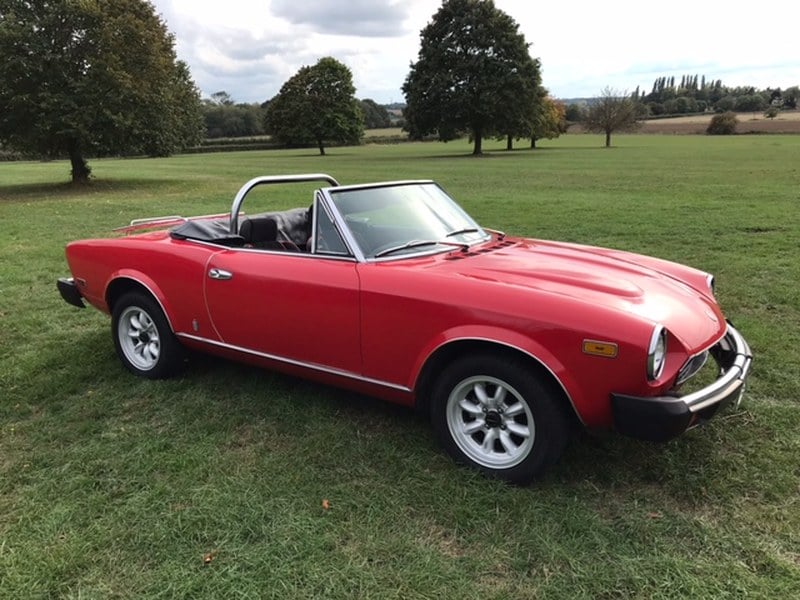 Fiat 124 Spider