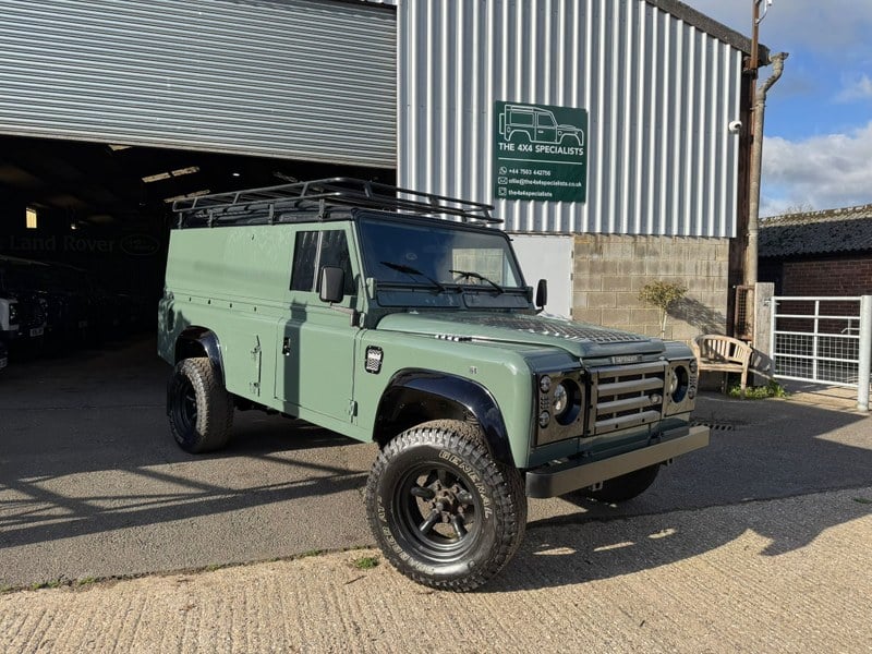 Land Rover Defender 110 300Tdi