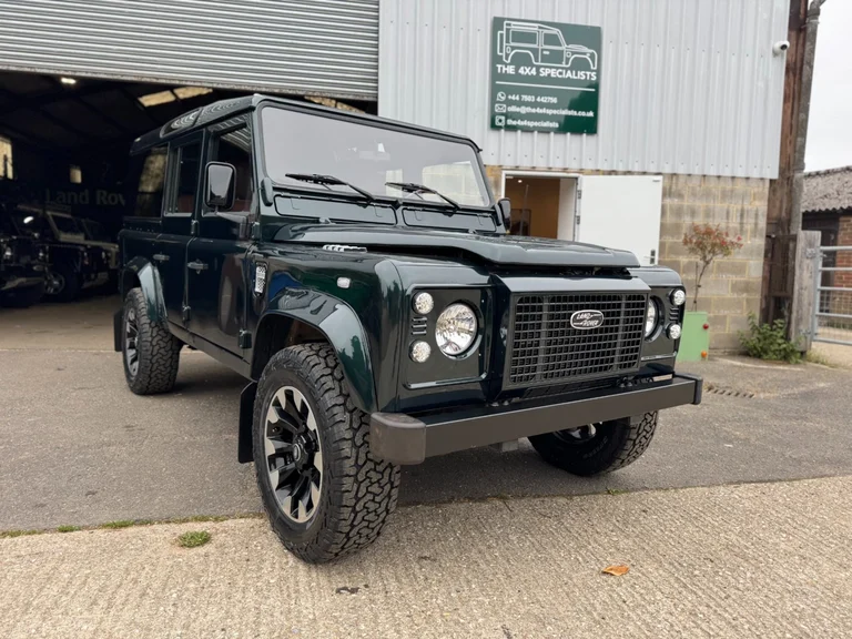 Land Rover Defender 110 County Station