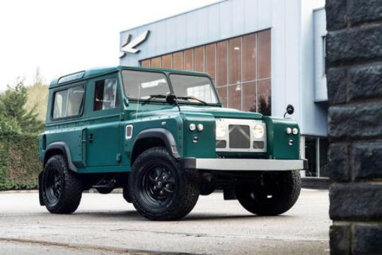 Land Rover Defender 90Homage Flying Huntsman