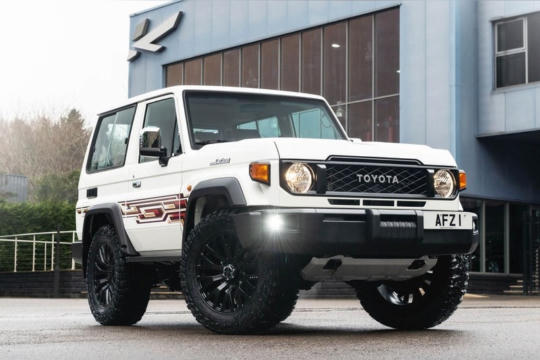 Toyota Land Cruiser J70 4