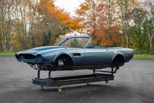 Aston Martin V8 Car2731