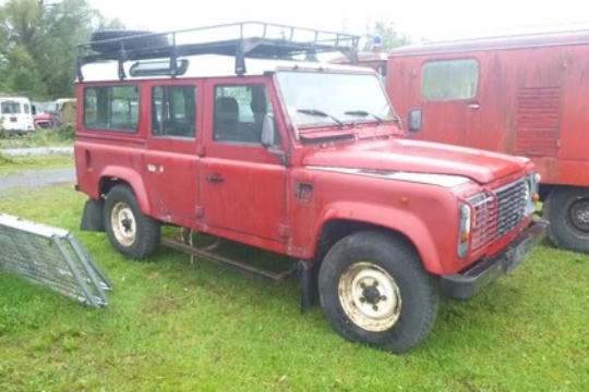 Land Rover Defender Station 110 300